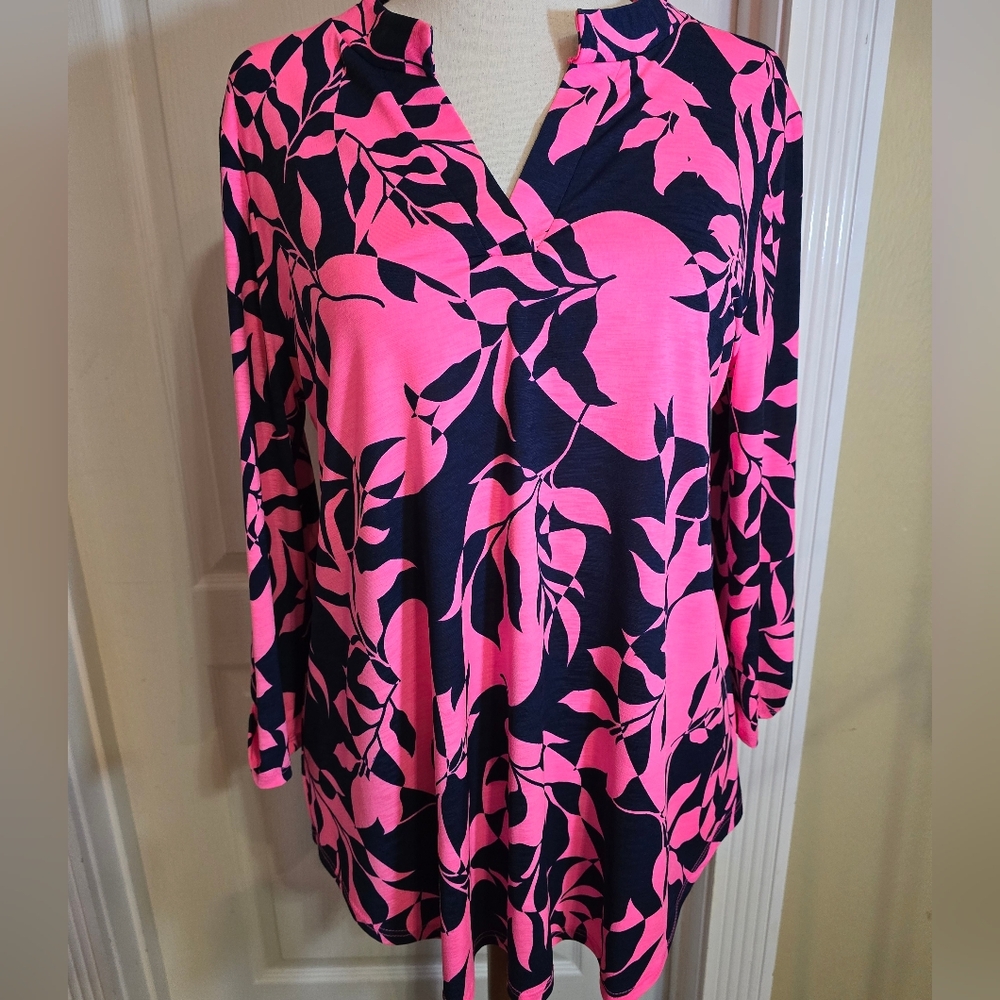 Dear Scarlett Women's Pink and Navy Leaf Print Top LG NWOT Tunic
